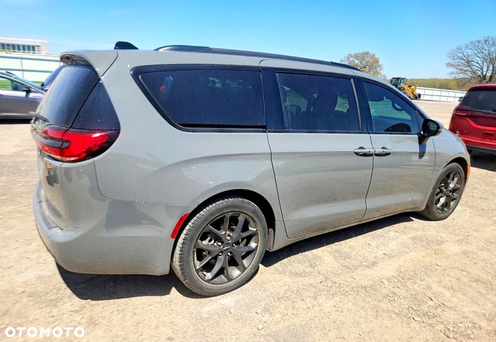 Chrysler Pacifica - 3