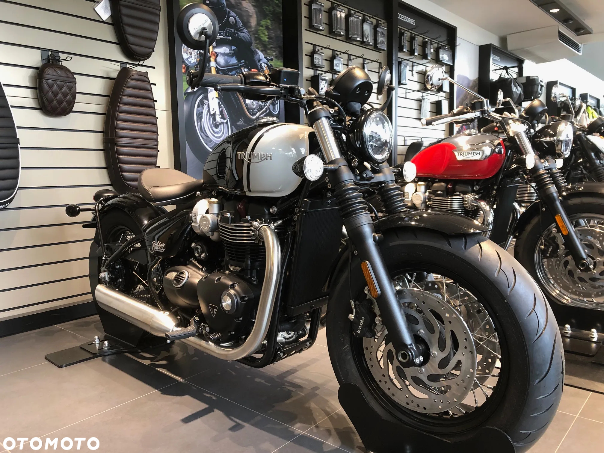 Triumph Bonneville Bobber - 2