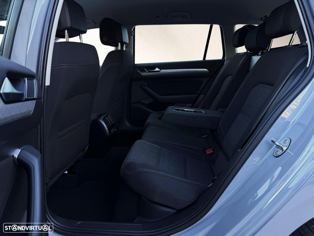 VW Passat Variant 2.0 TDi Business DSG - 16