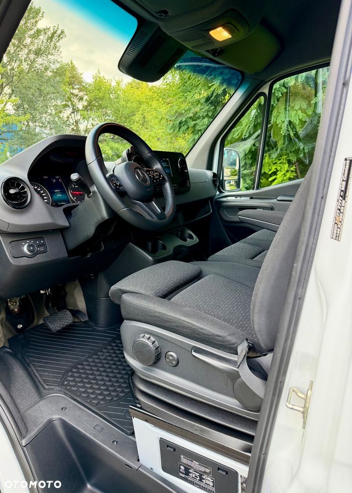 Mercedes-Benz Sprinter L2H2 - 12