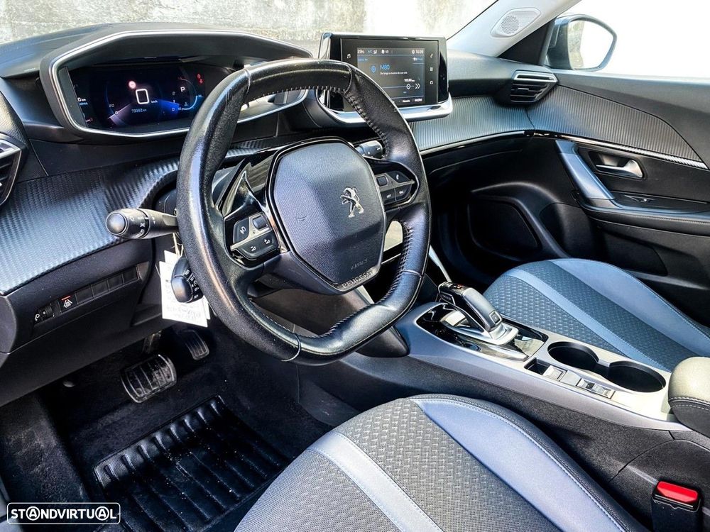 Peugeot 2008 1.2 PureTech Allure EAT8 - 4