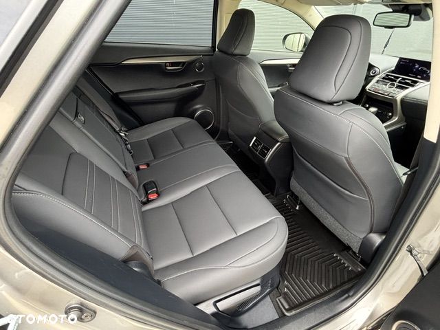 Lexus NX 300h F Impression AWD - 22