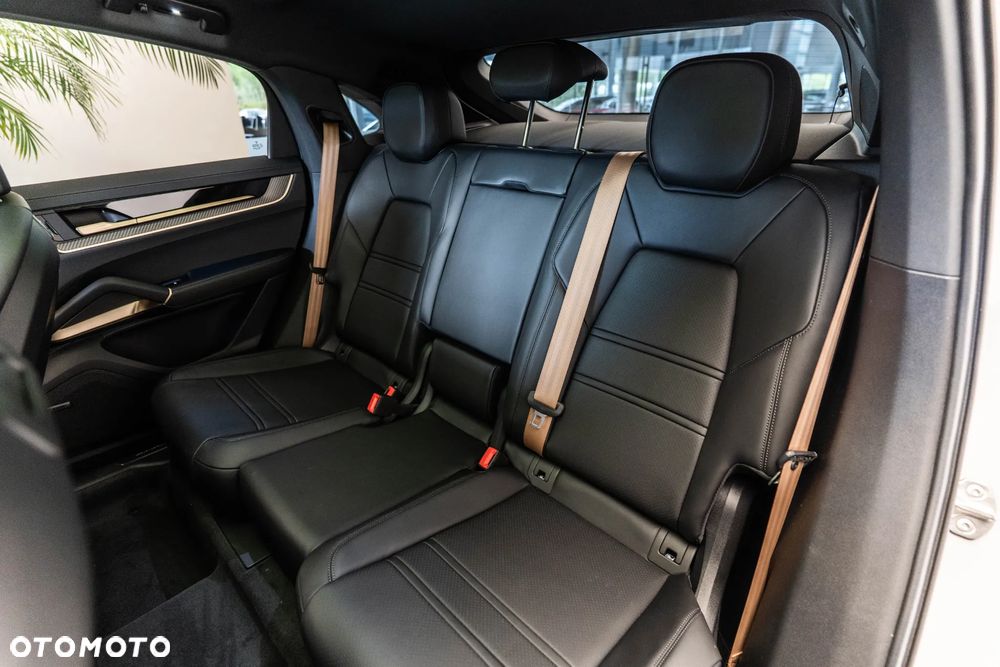 Porsche Cayenne S E-Hybrid PHEV Black Edition - 11