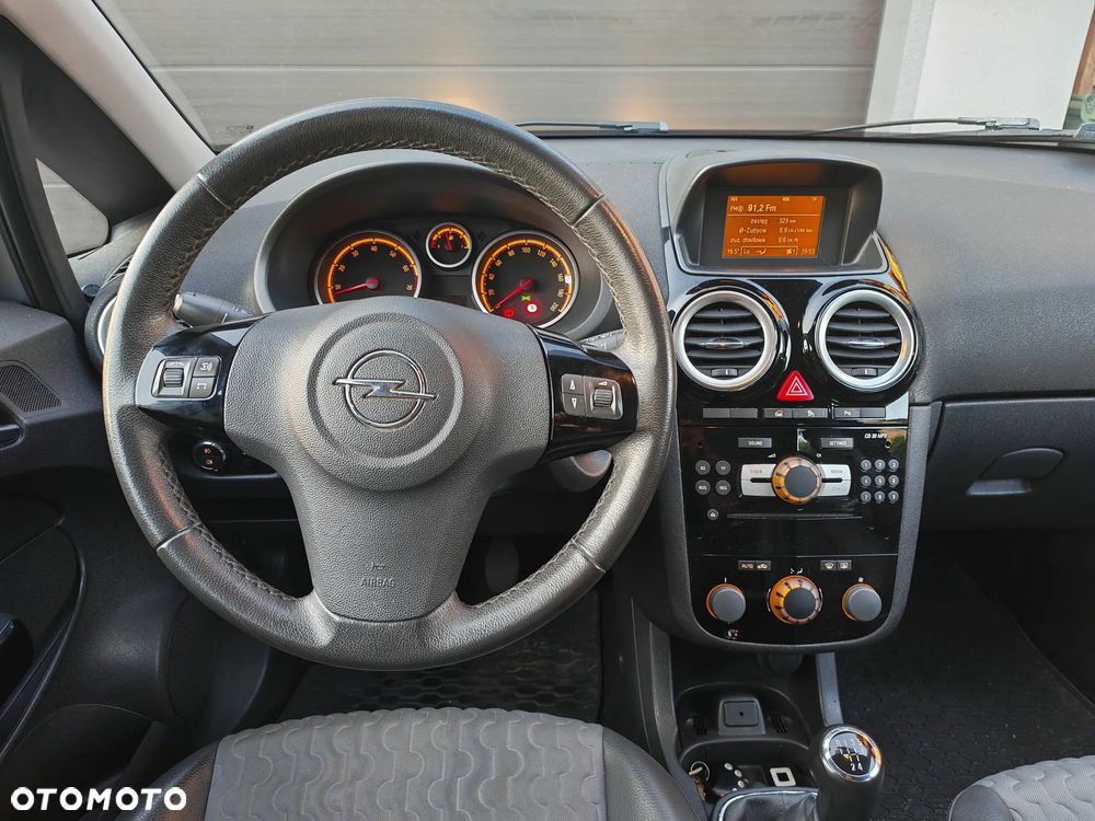 Opel Corsa 1.4 16V Cosmo - 13