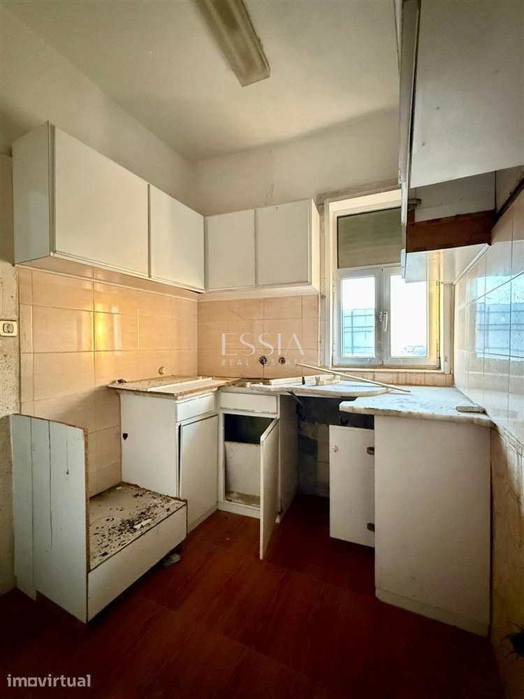 Apartamento Prédio T2 Vistas Mar para Remodelar na Foz do Douro - Grande imagem: 3/10