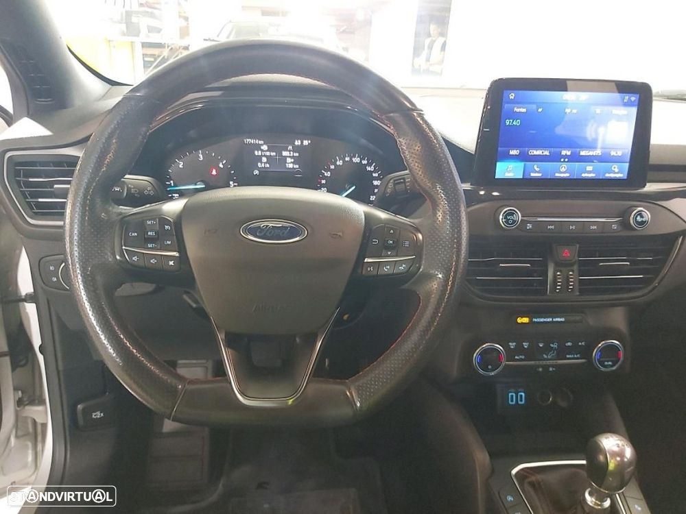 Ford Focus SW 1.5 TDCi EcoBlue Active - 11
