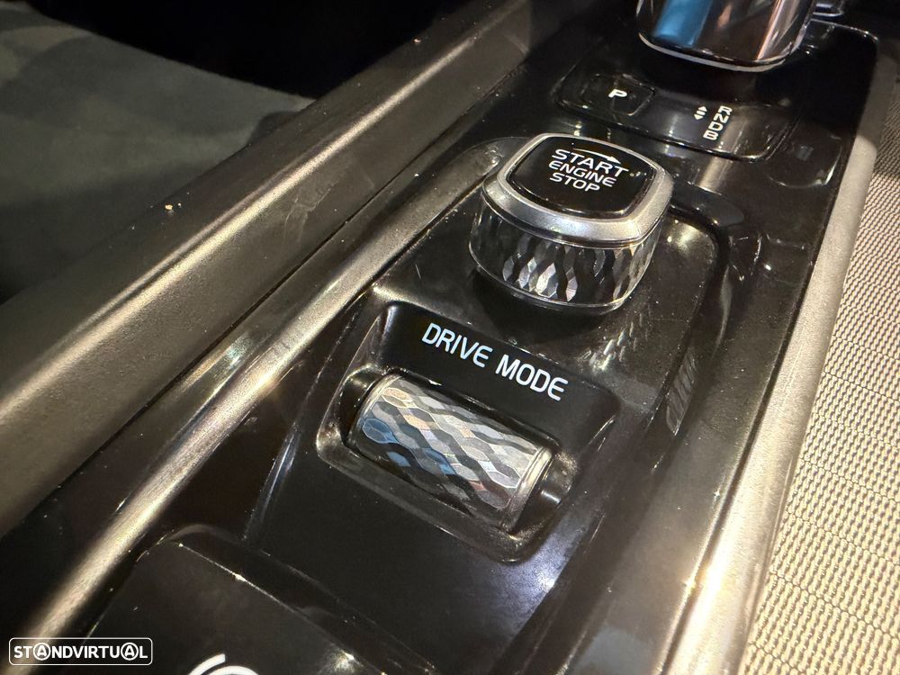 Volvo XC 60 2.0 T8 PHEV R-Design AWD - 47