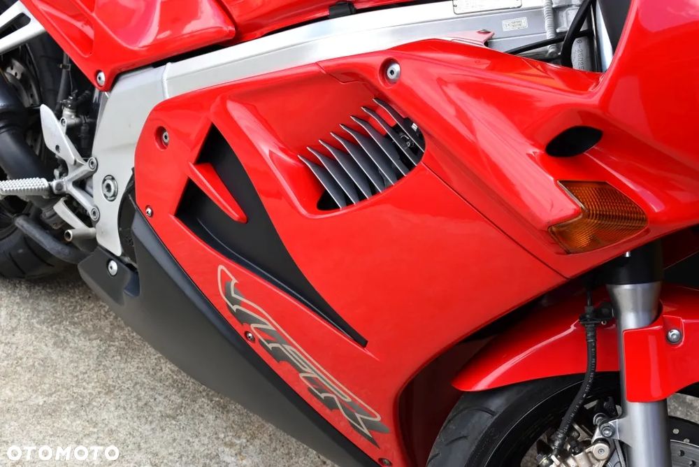 Honda VFR - 34