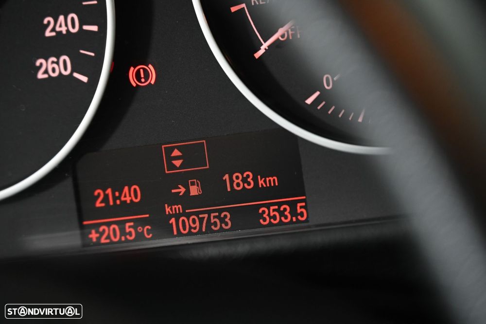 BMW 318 d Touring Advantage - 24