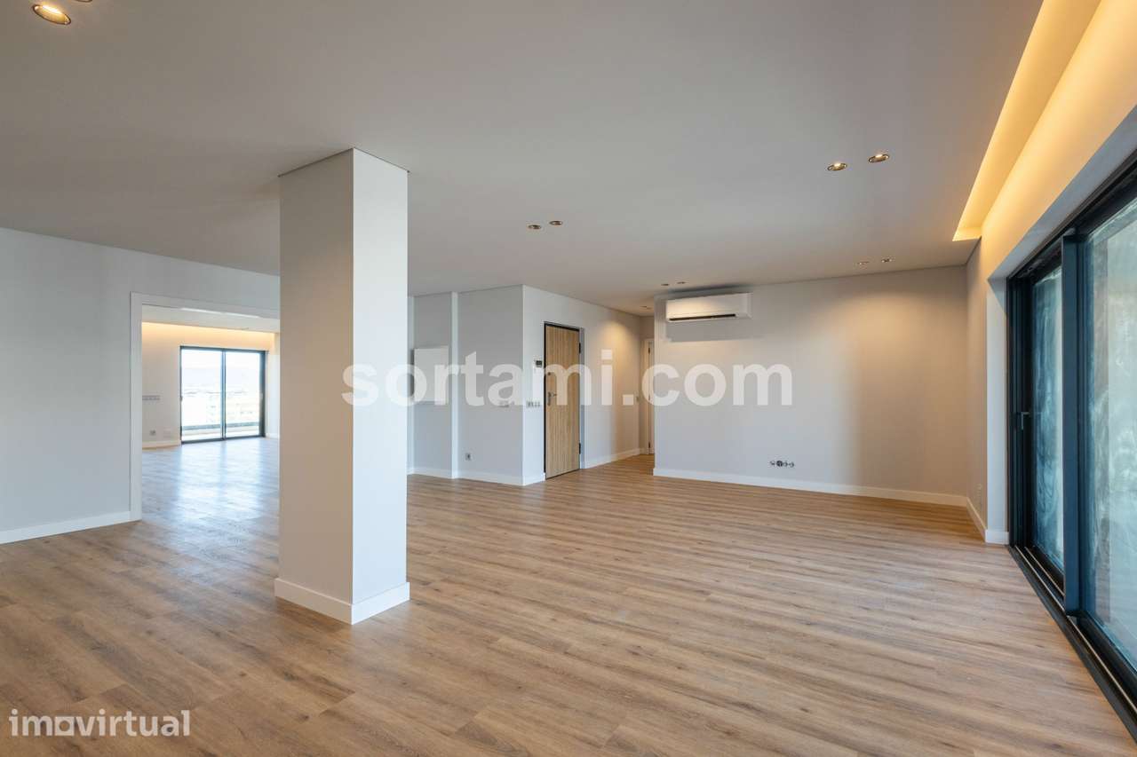 Apartamento T5 Venda em Faro (Sé e São Pedro),Faro - Grande imagem: 4/42