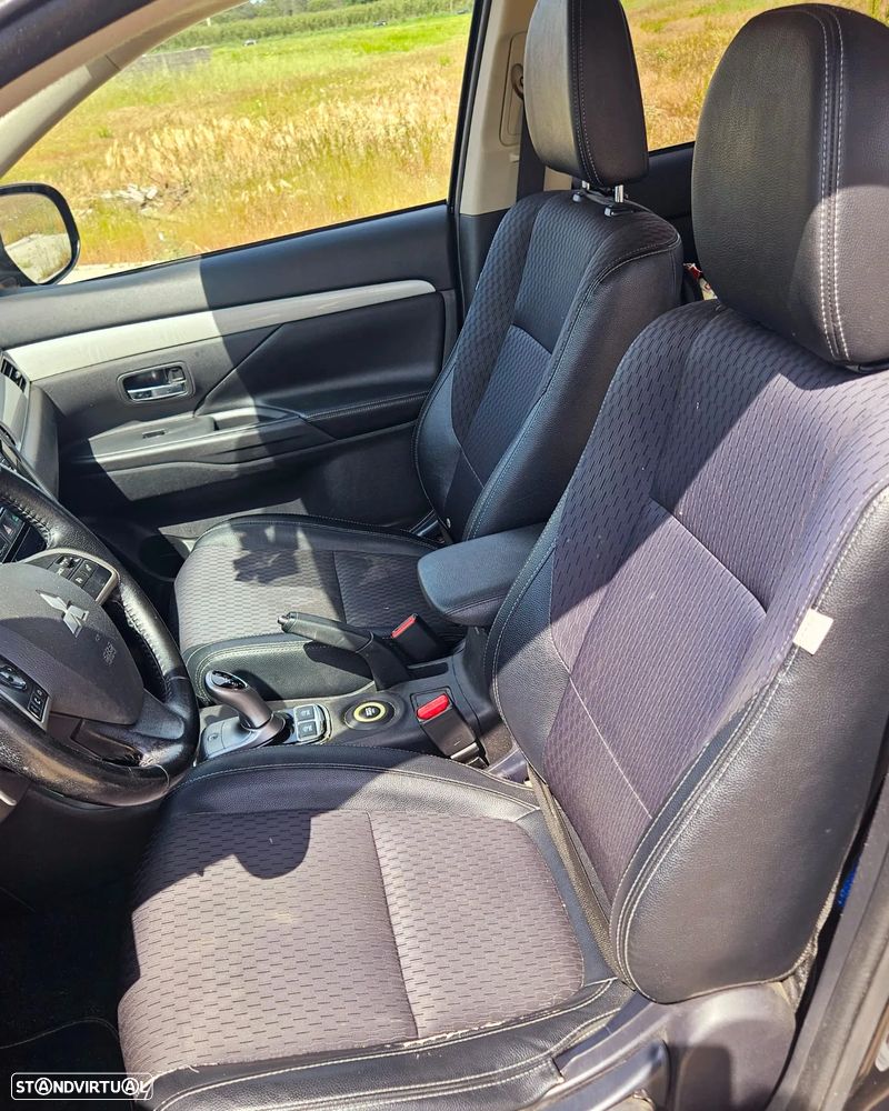 Mitsubishi Outlander 2.0 Instyle Navi - 7