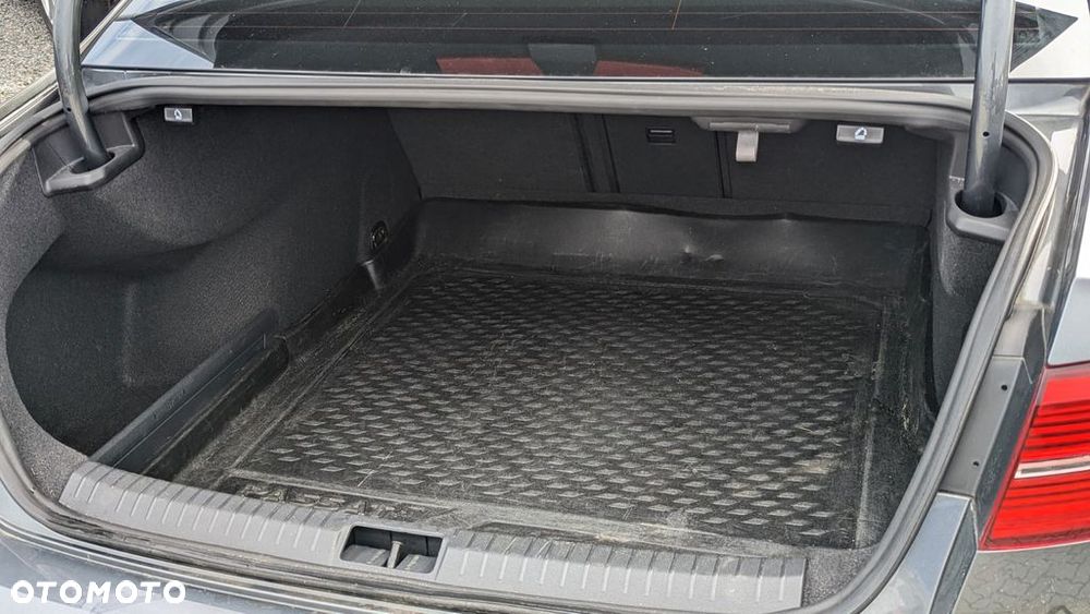 Volkswagen Passat - 28