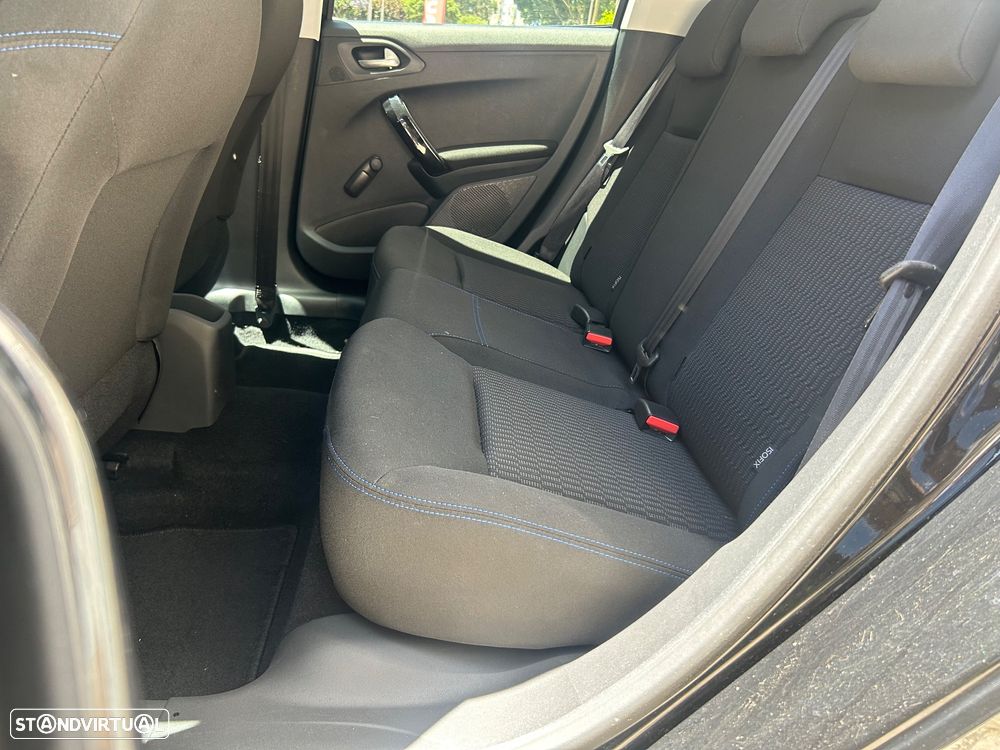 Peugeot 208 1.2 VTi SE Style - 11