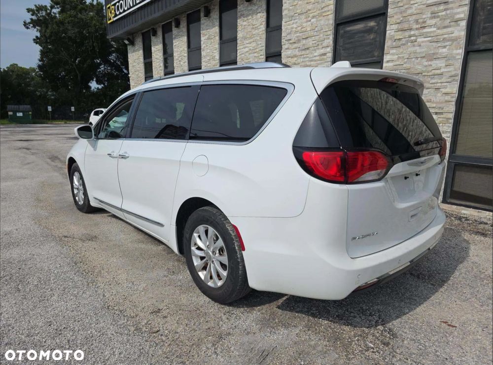Chrysler Pacifica 2019 photo 2