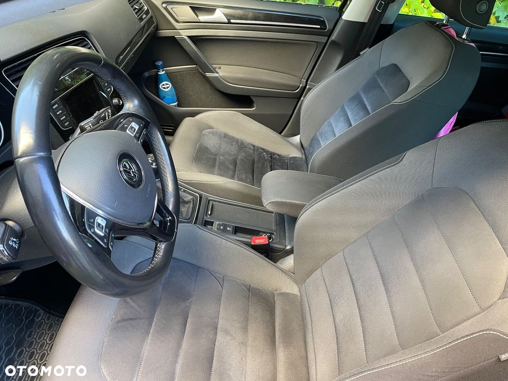 Volkswagen Golf - 6