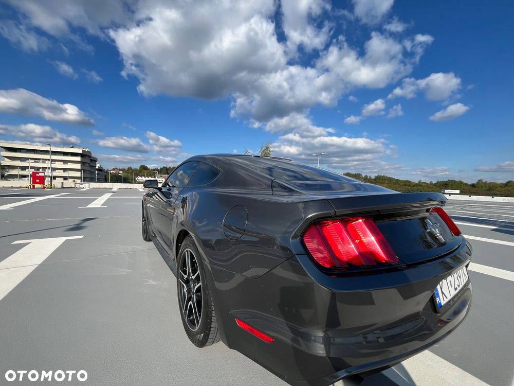 Ford Mustang - 4