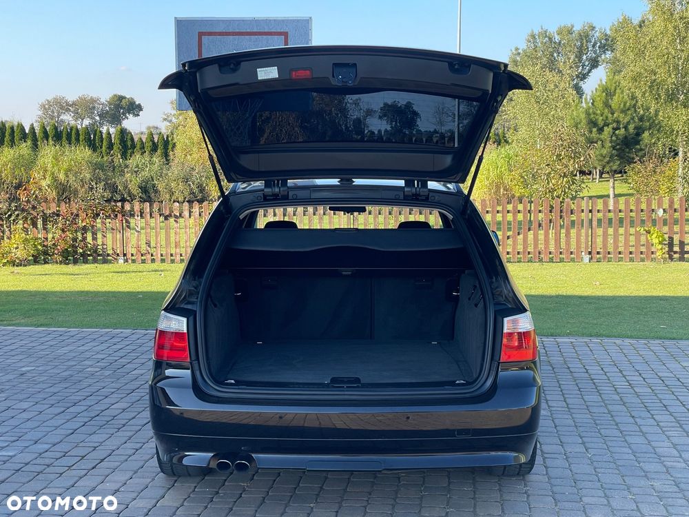 BMW Seria 5 525i Touring - 13