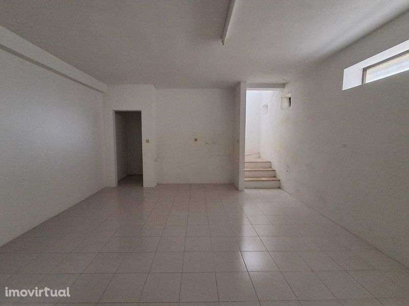 Loja para comércio/serviços ou T2/T3 - Grande imagem: 3/3