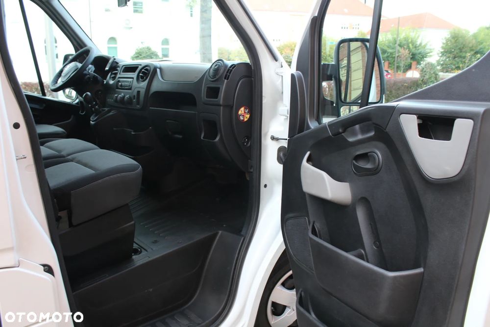 Nissan NV400 - 27