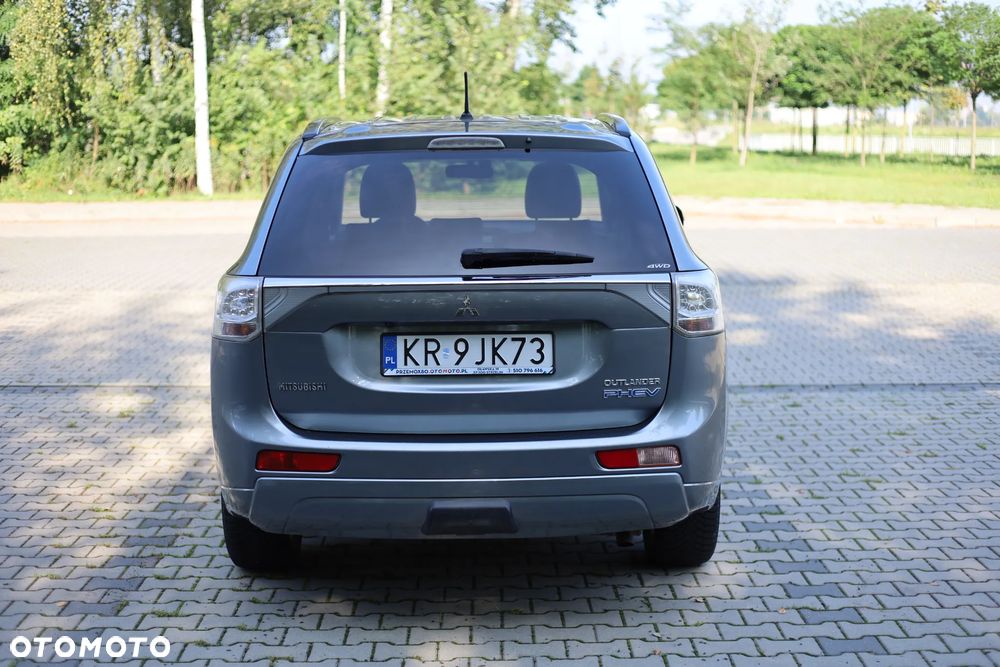 Mitsubishi Outlander 2.0 4WD Plus - 7