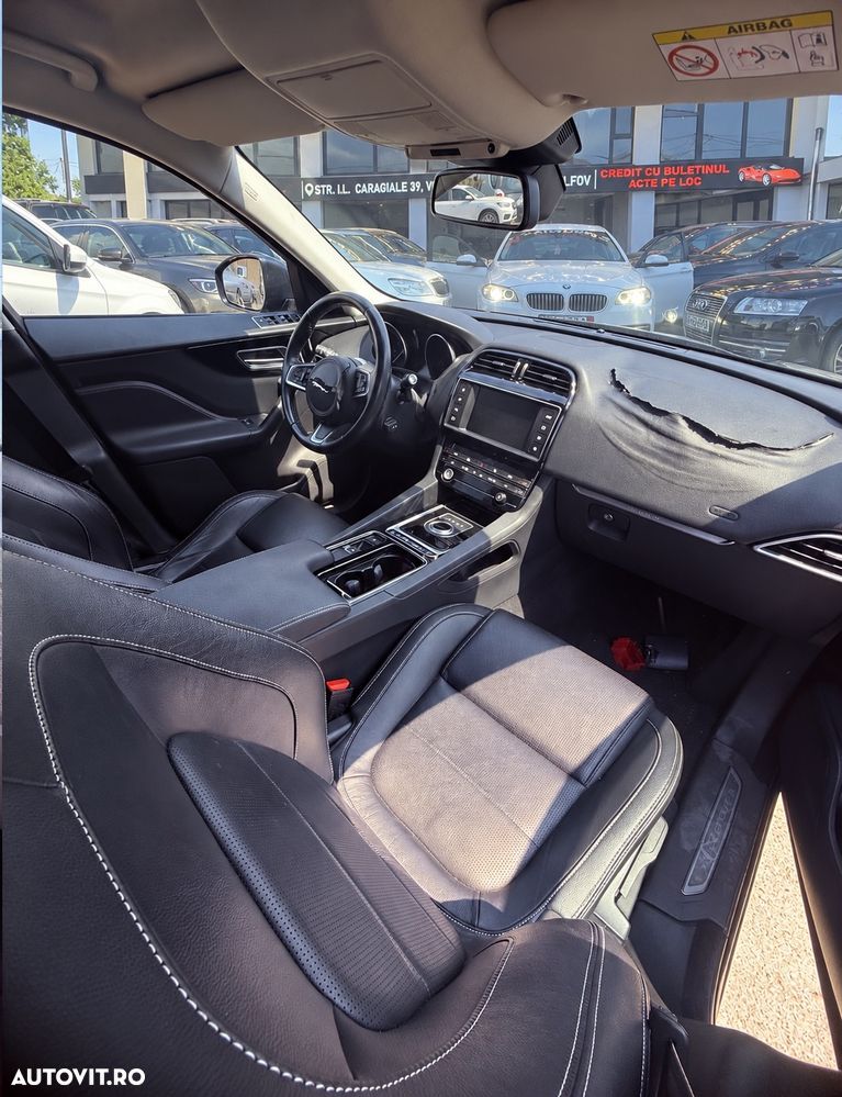 Jaguar F-Pace 20d AWD Portfolio - 6