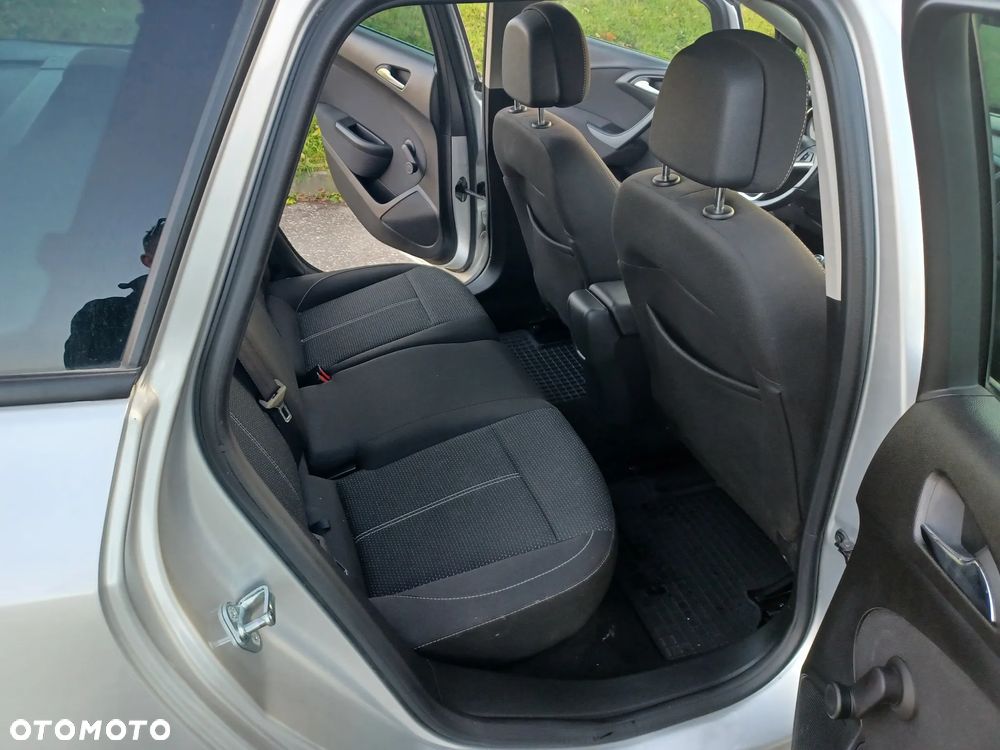 Opel Astra IV 1.6 CDTI Cosmo - 10