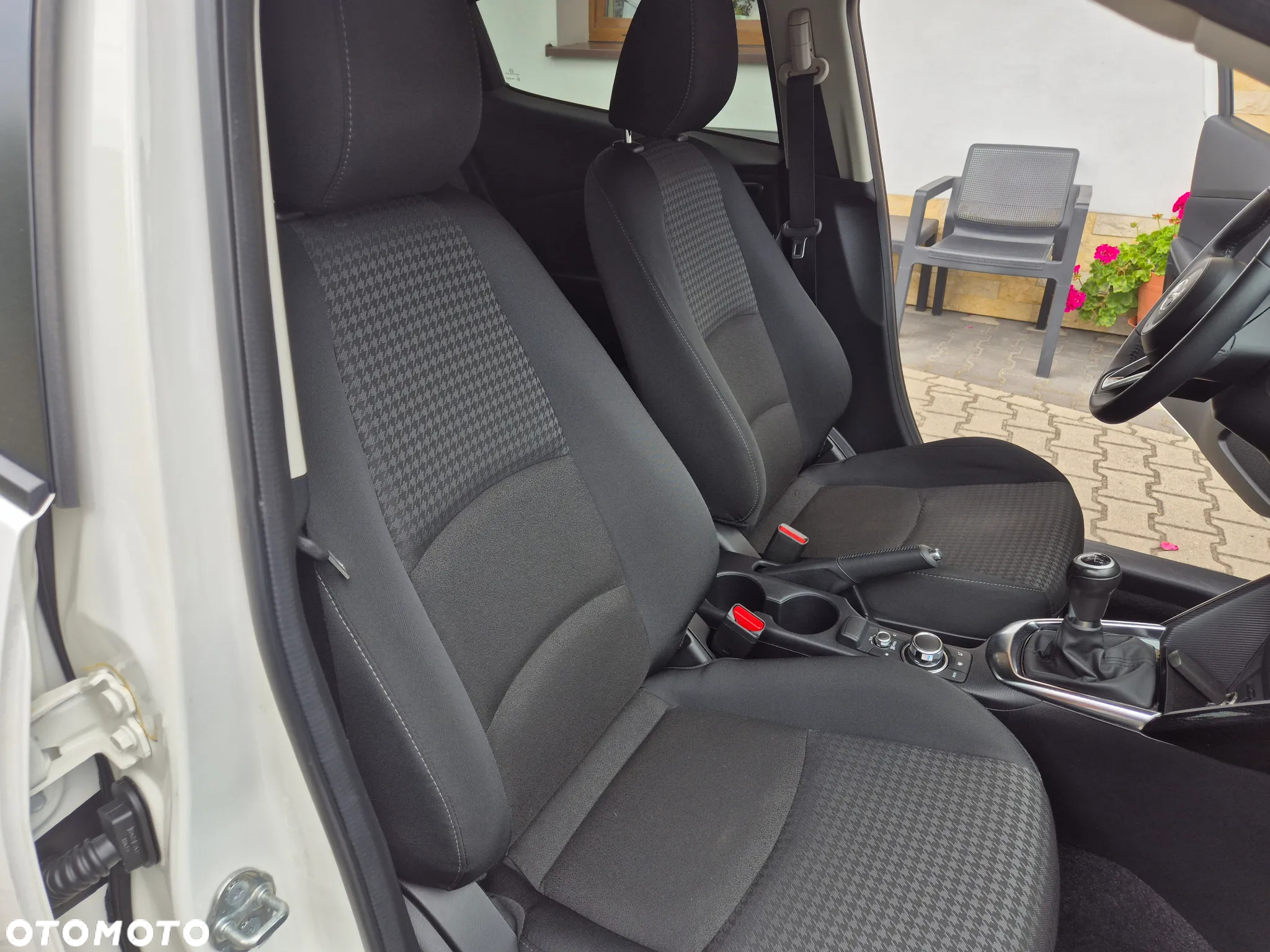 Mazda 2 SKYACTIV-G 90 White Edition - 24