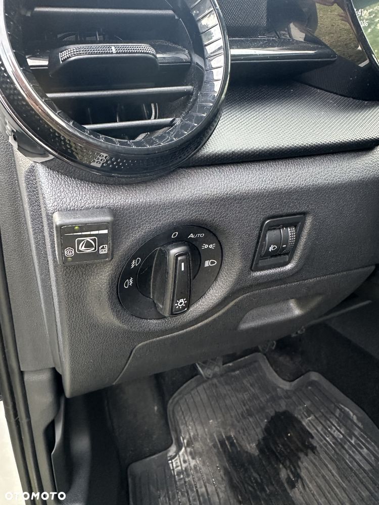 Skoda Fabia 1.0 Essence - 4