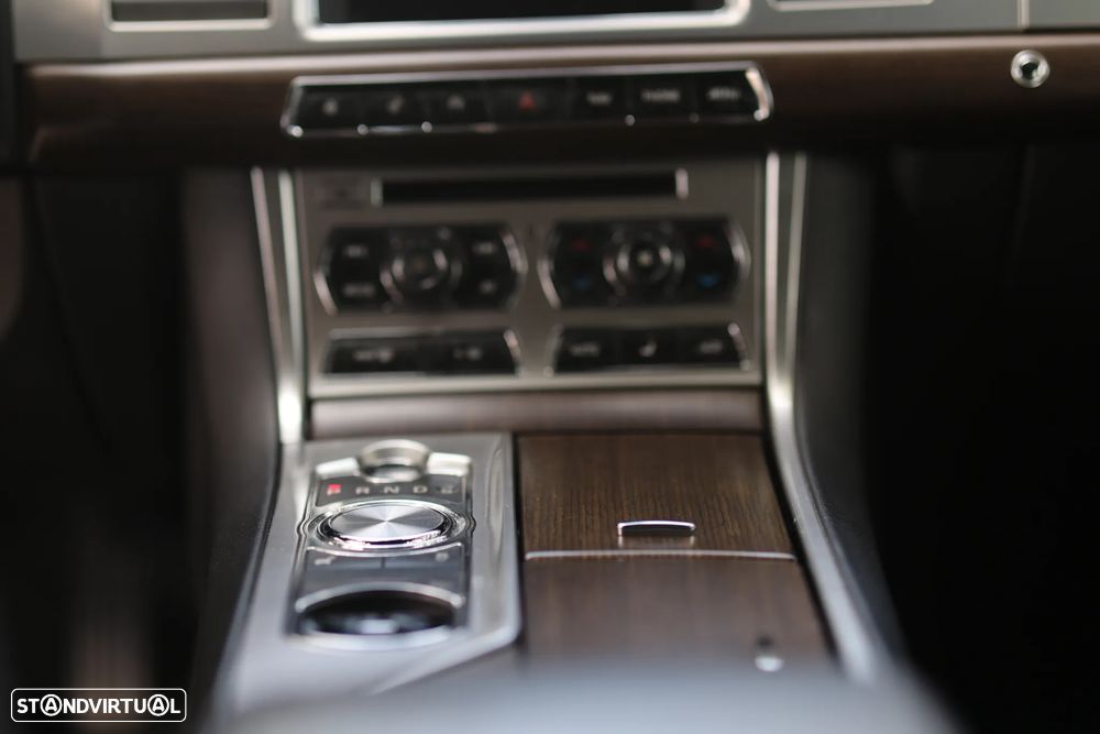 Jaguar XF 2.2 D Premium Luxury - 16