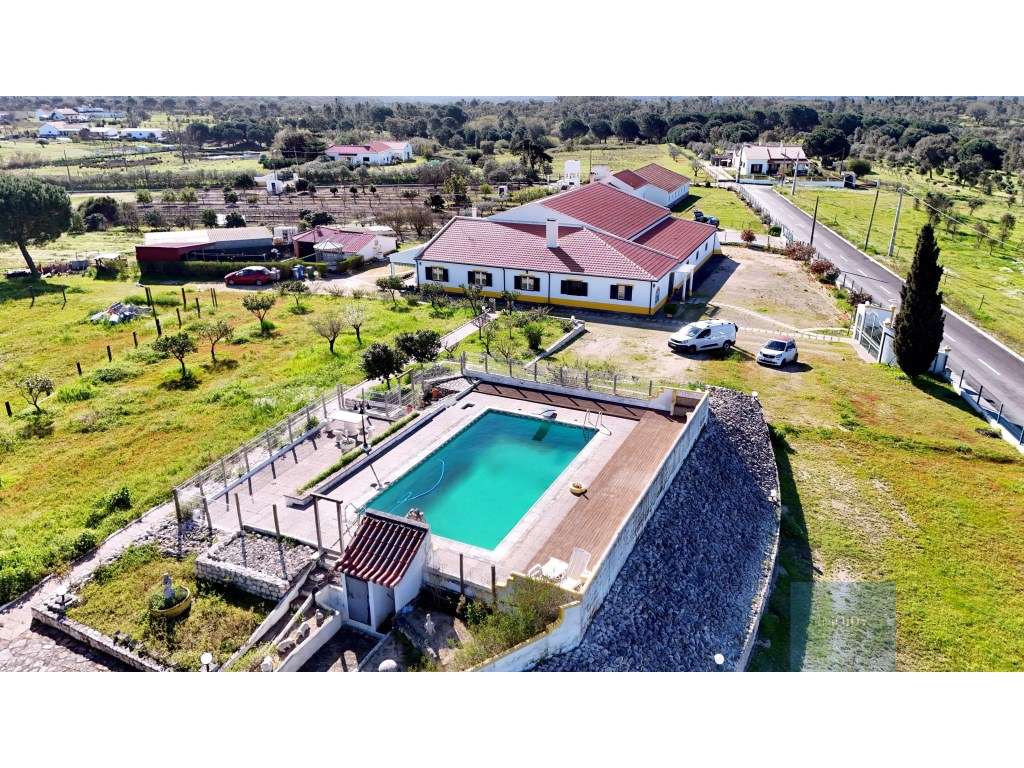 Quinta com Moradia Térrea T4 Jardim e Piscina em Coruche - Grande imagem: 2/48