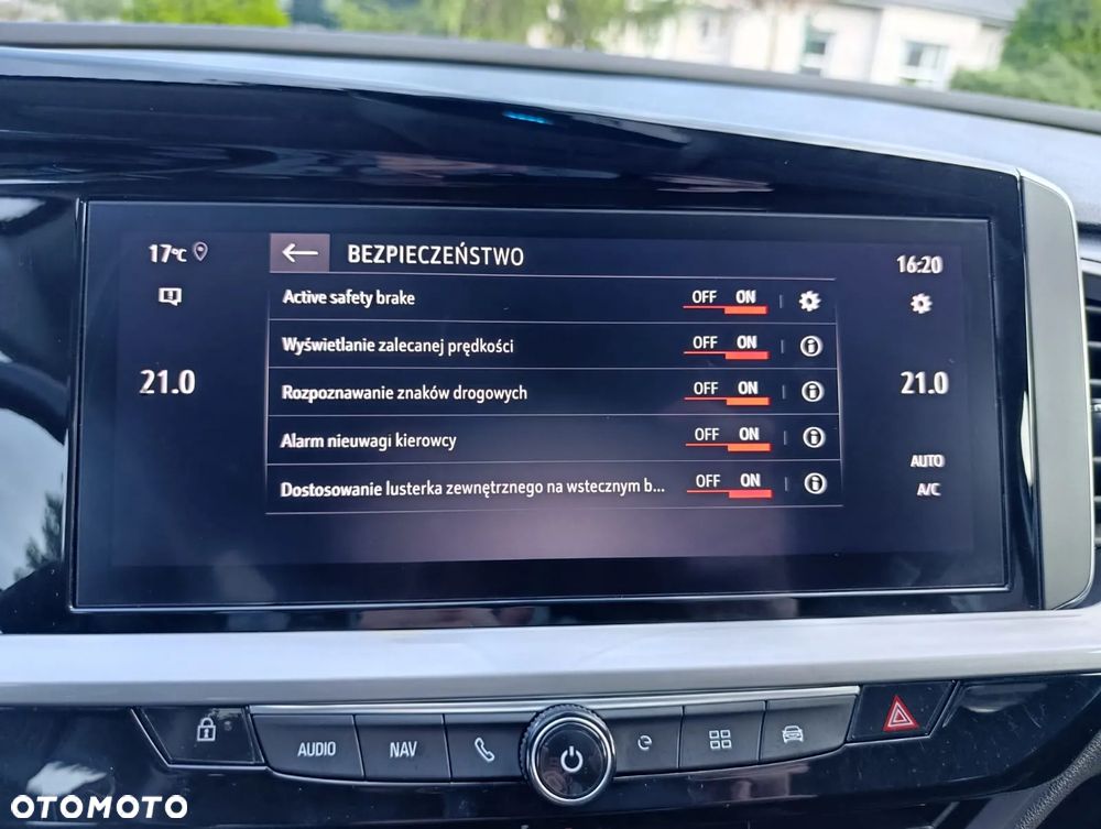 Opel Grandland 1.6 T PHEV Business Elegance - 24