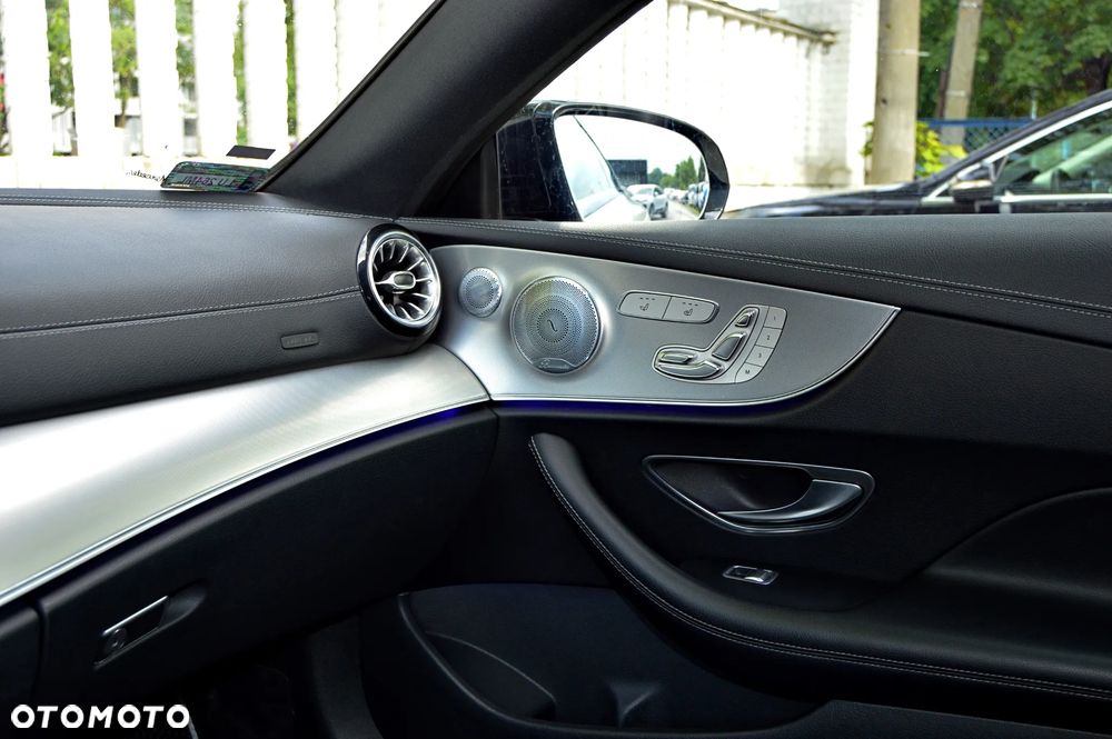 Mercedes-Benz Klasa E 220 d 4-Matic 9G-TRONIC - 25