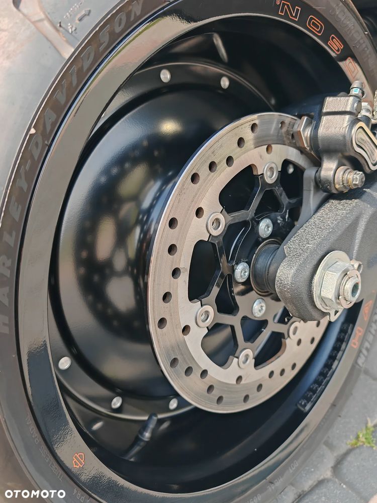 Harley-Davidson Softail FXDR - 36