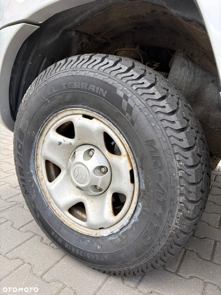 Toyota Tacoma - 13
