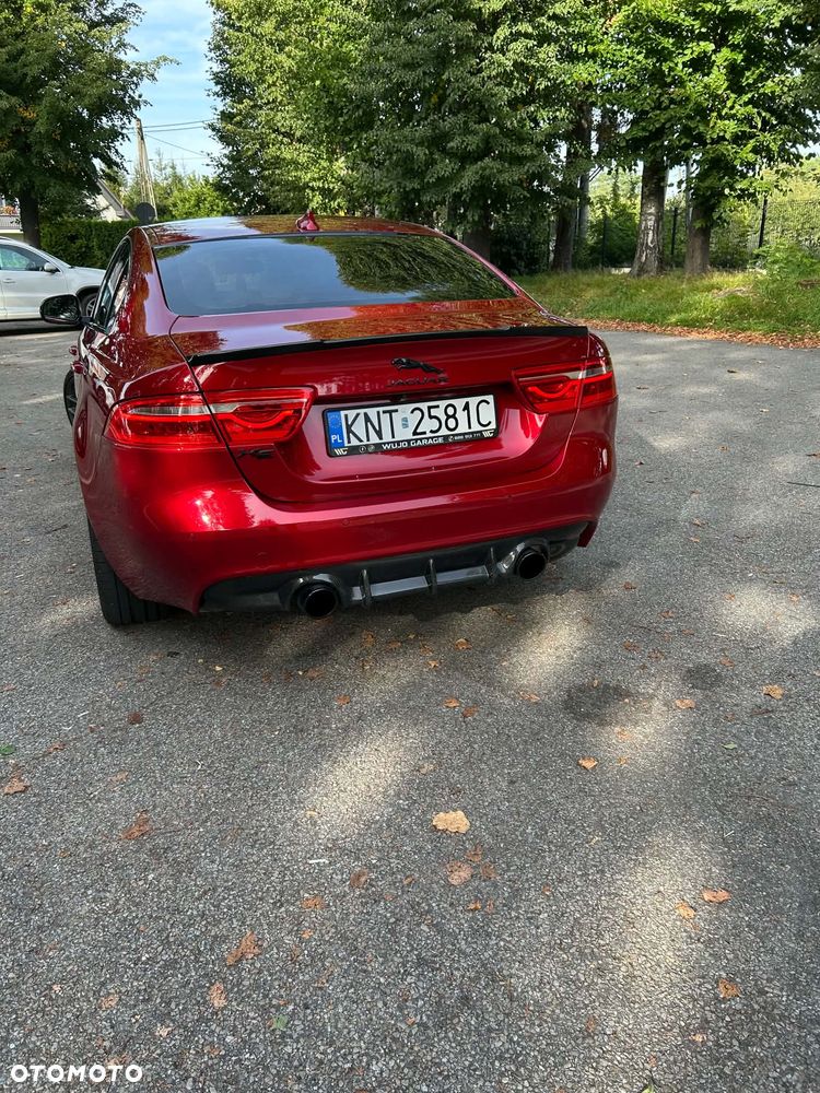 Jaguar XE 2.0 T Portfolio - 3