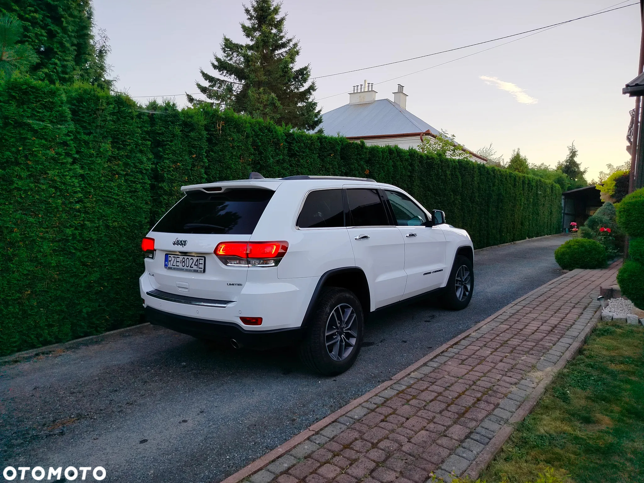 Jeep Grand Cherokee - 31