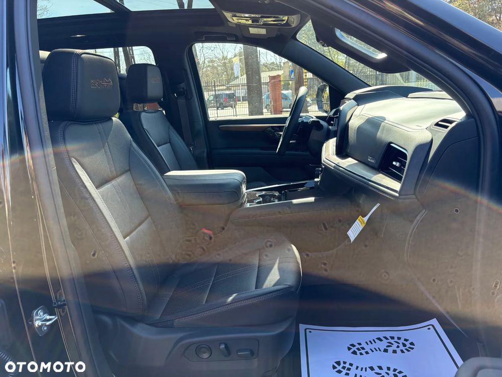 Chevrolet Suburban - 13