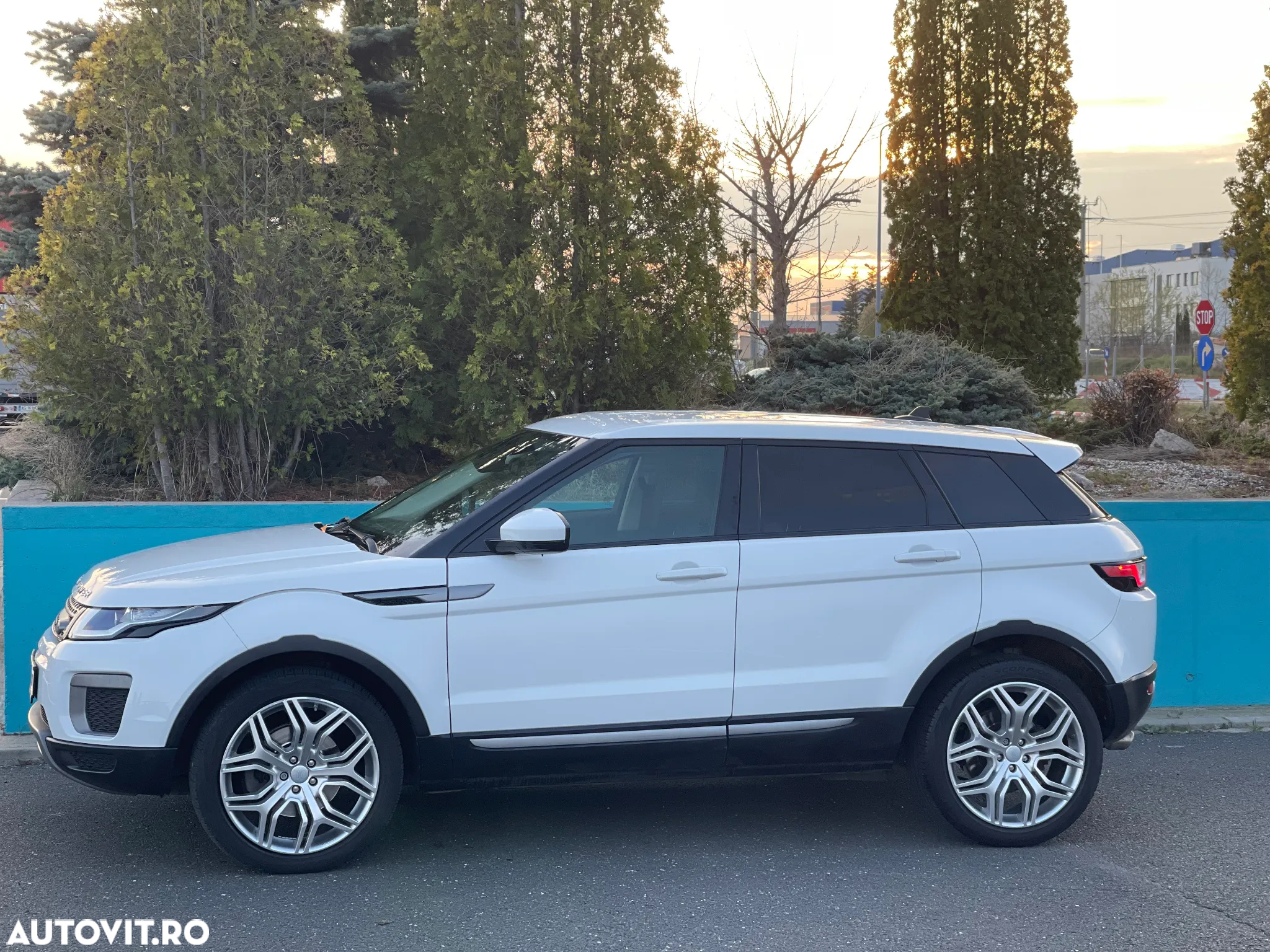 Land Rover Range Rover Evoque 2.0 D150 R-Dynamic SE - 22