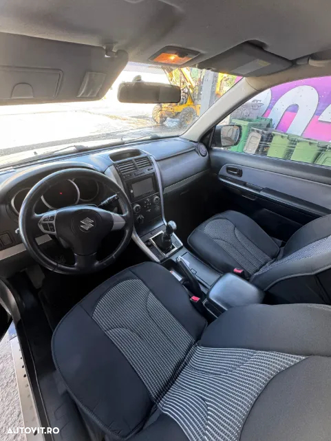 Suzuki Grand Vitara 1.9 DDiS Black&White DPF - 6