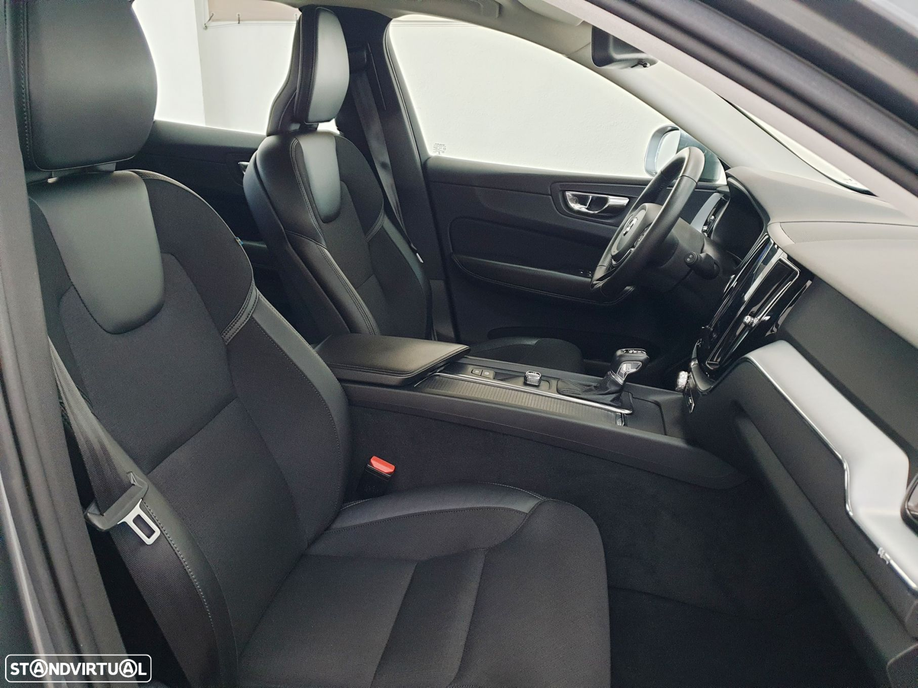Volvo XC 60 2.0 D4 Momentum Geartronic - 21