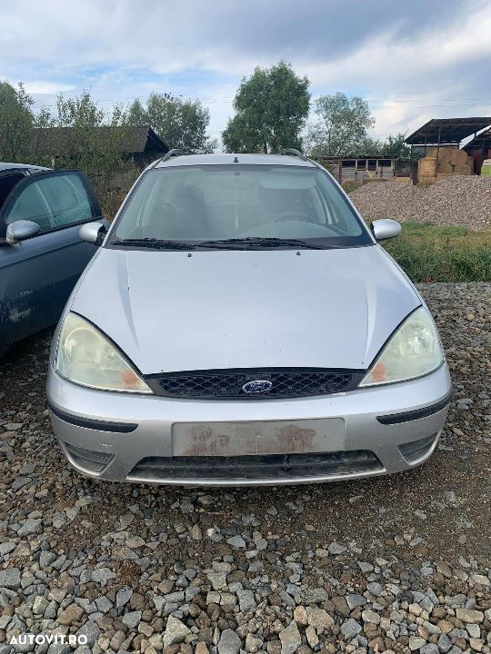 Dezmembrez Ford Focus 1.4 benzina, an 2003 - 1
