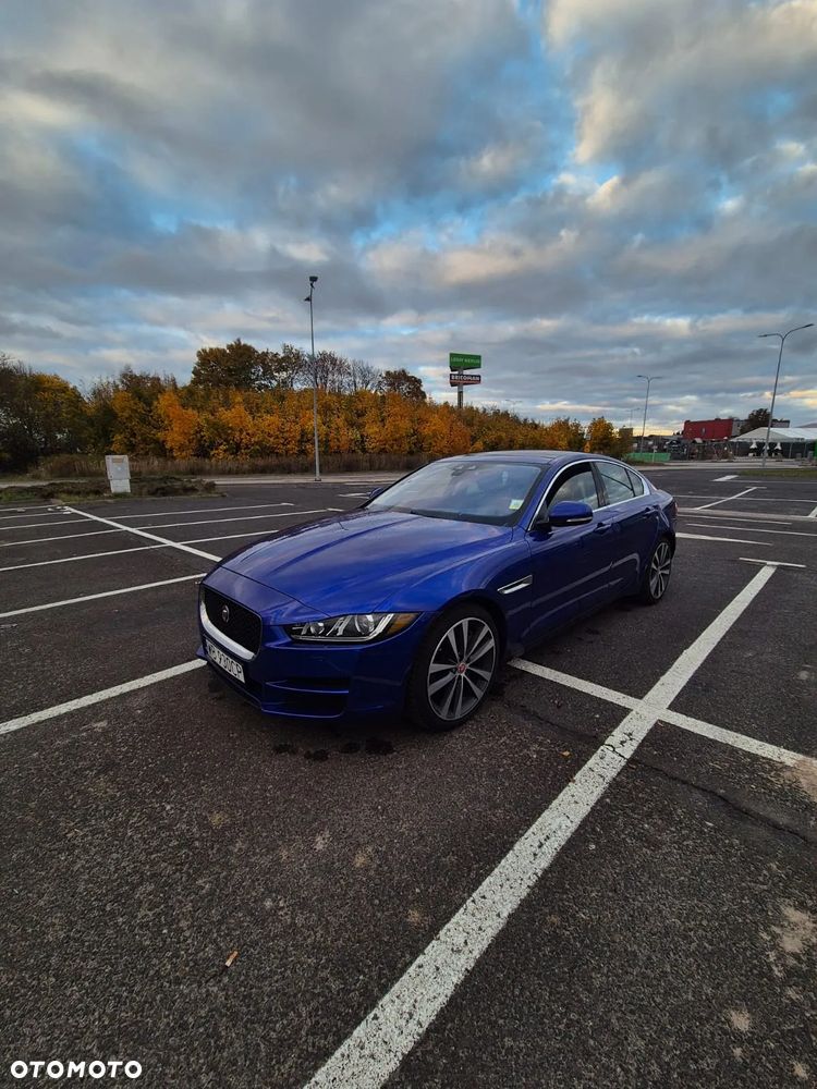 Jaguar XE 30t AWD Prestige - 1