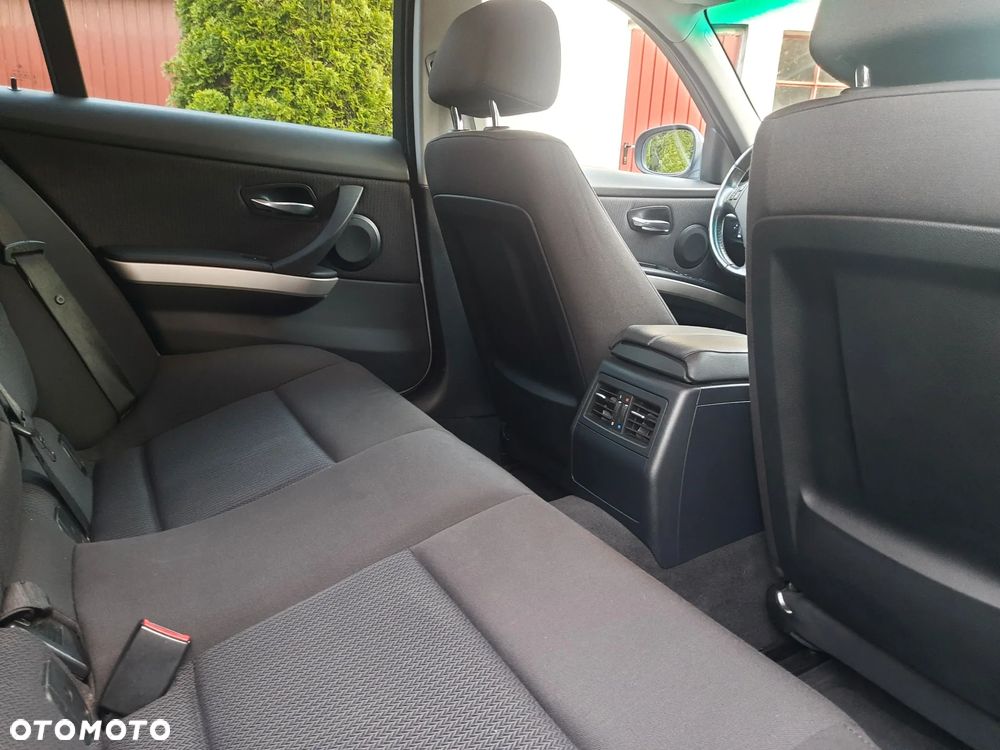 BMW Seria 3 318d - 32