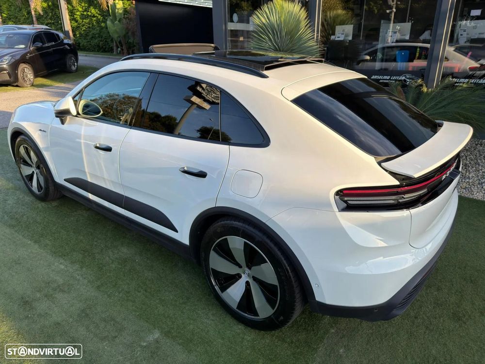 Porsche Macan Electric 4 - 18