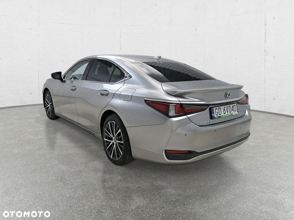 Lexus ES - 5