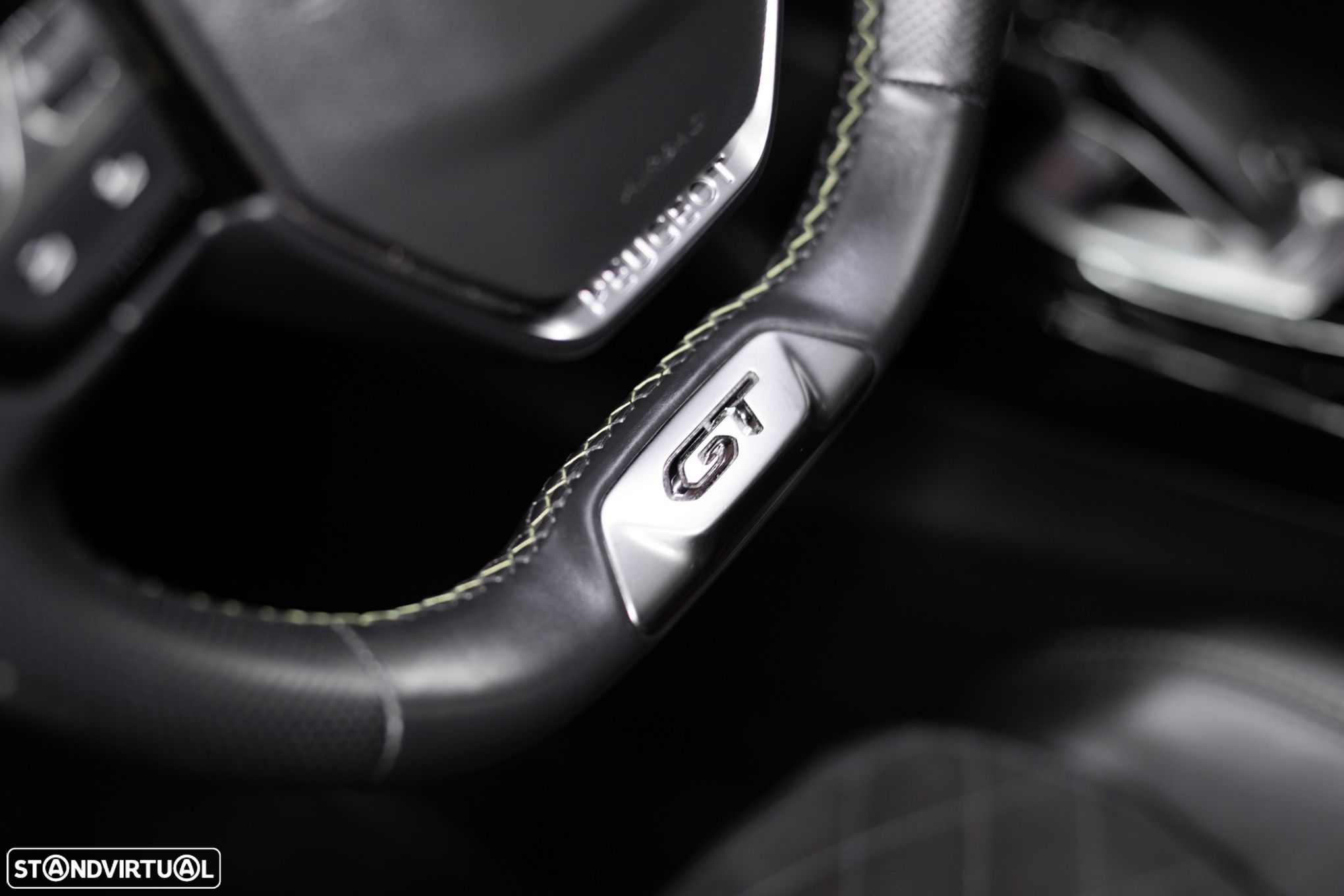 Peugeot 2008 BlueHDi 130 EAT8 GT Pack - 29