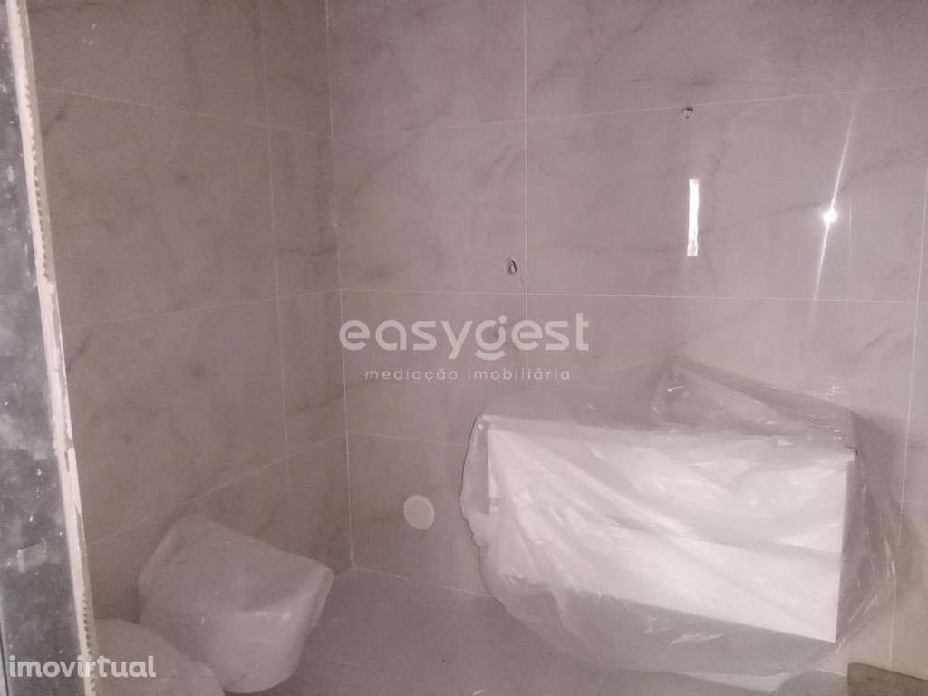 Excelente T2 novo em condomínio fechado na cidade da Covilhã - Grande imagem: 3/4