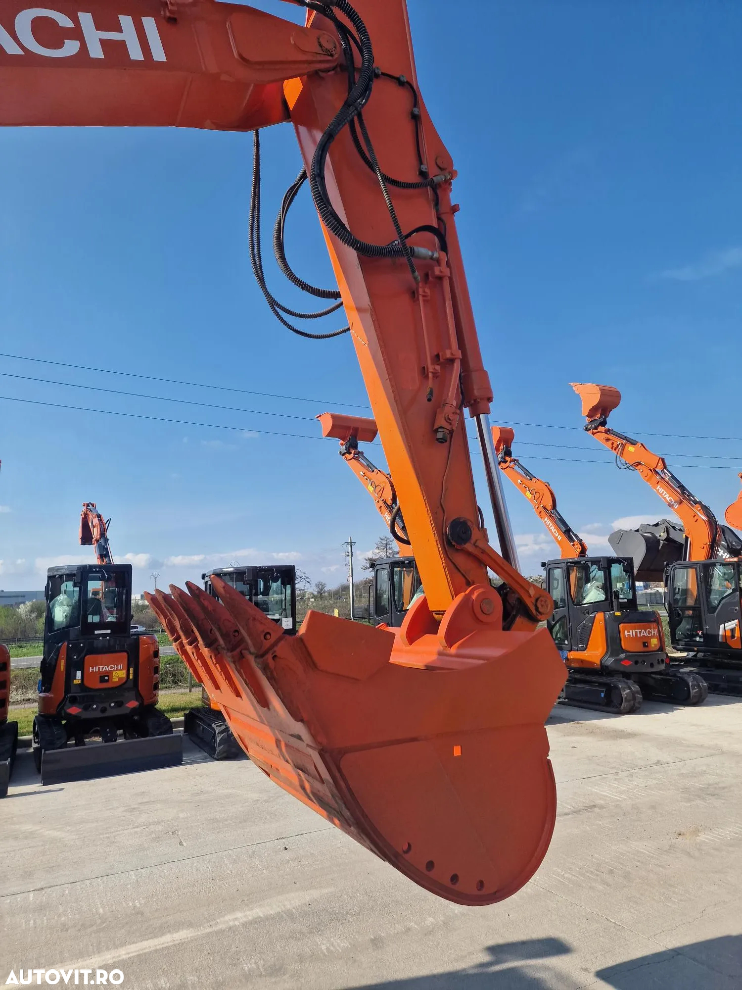 Hitachi EXCAVATOR PE ROTI, 3 brate excavare, LAMA+CALE, cupa NOUA 1,2m latime, Masa operationala 17,2t, Inst picon, A doua inst hidr, 2018, 2.993h, hidraulica HITACHI, anv noi, posibilitate leaisng 3 ani, PROMOTIE 99.900 EUR+Tva - 31