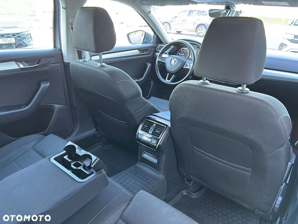 Skoda Superb 2.0 TDI Ambition DSG - 9