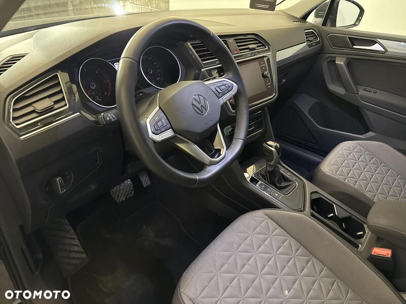 Volkswagen Tiguan - 10